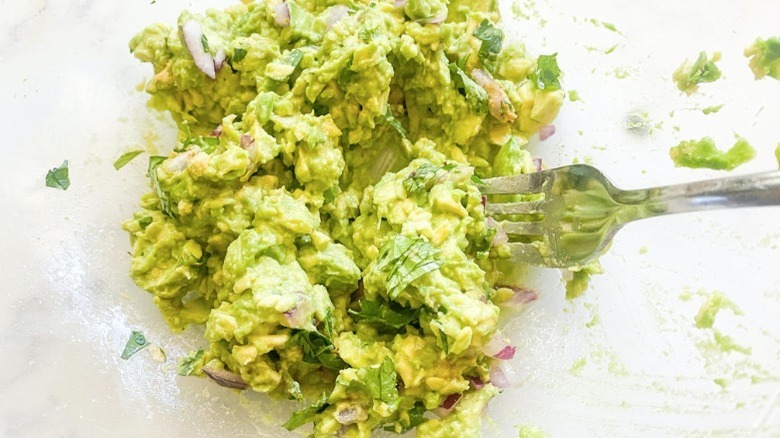 guacamole in bowl