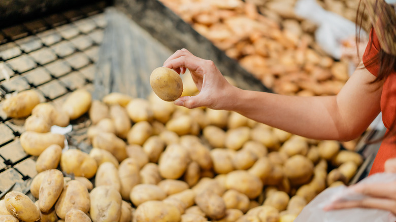 Buying potatoes