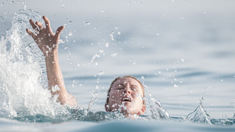 woman drowning asking for help