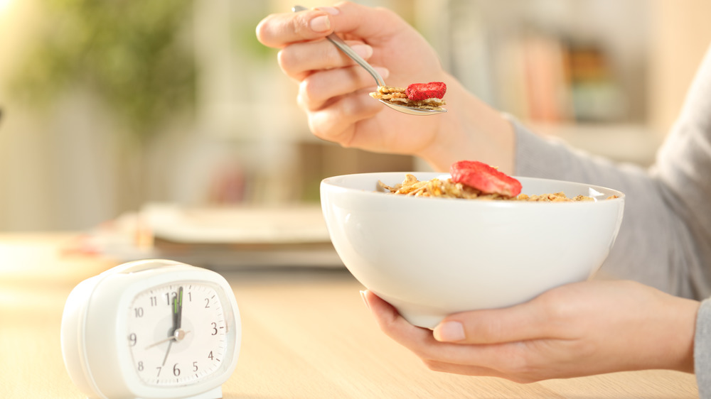 eating cereal near clock