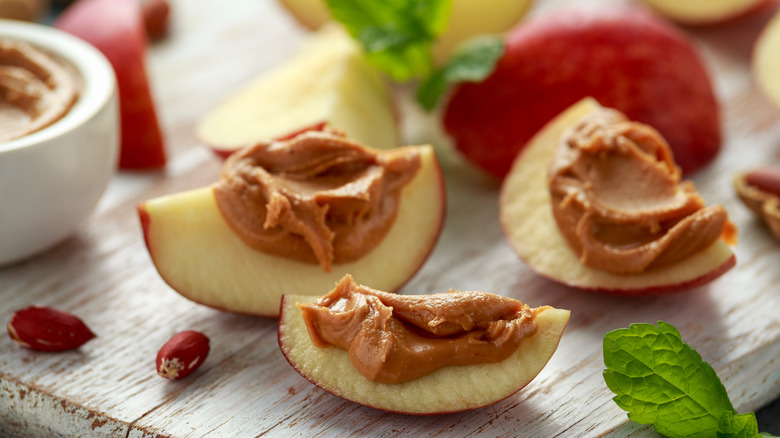 apples with peanut butter