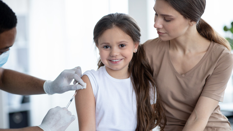 mom with daughter getting vaccinated