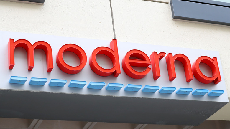 Moderna signage