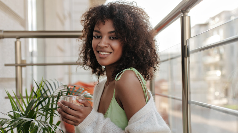 woman drinking coffee