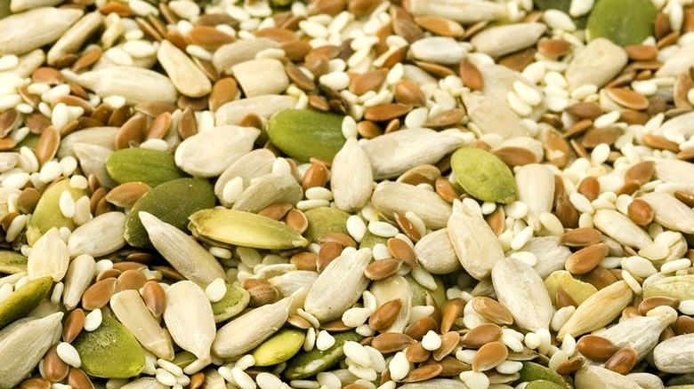 Seeds and nuts that contain magnesium