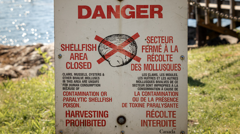 sign warning of shellfish contamination