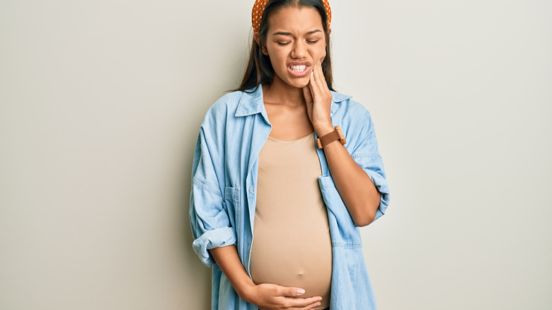 Pregnant woman with a toothache