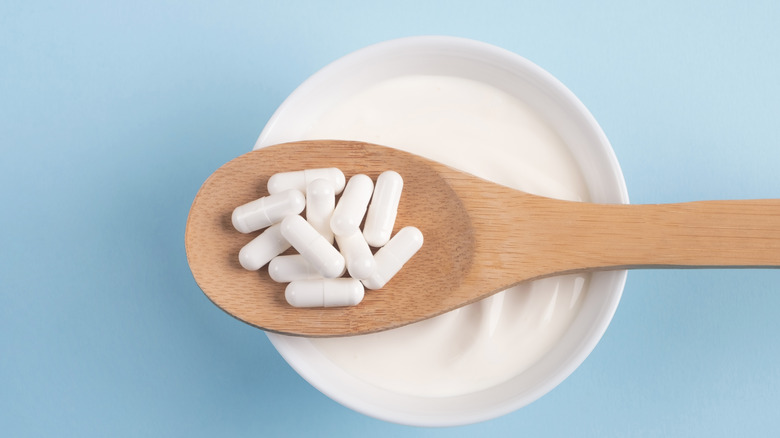 probiotic supplements and yogurt
