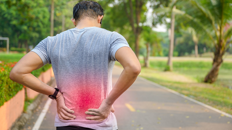 man running with back pain