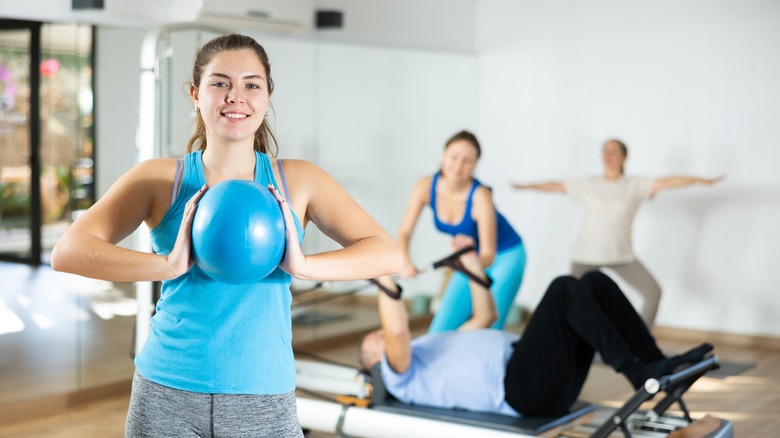 Woman doing stability ball squeeze