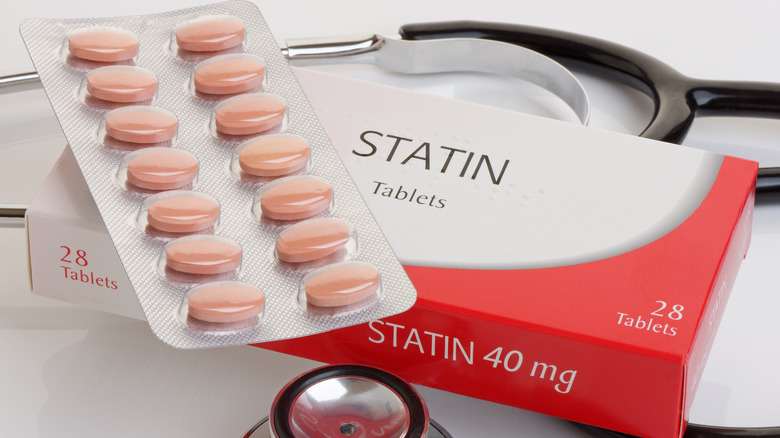 Box of statins and a stethoscope