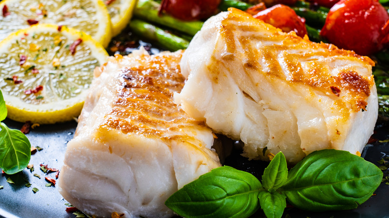 Broiled cod with lemon 