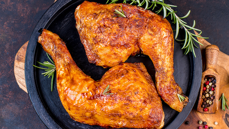 Browned chicken in a black dish