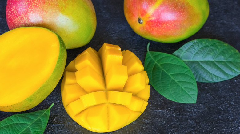 sliced mango