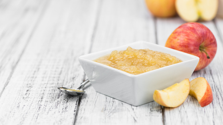 apple sauce in white bowl