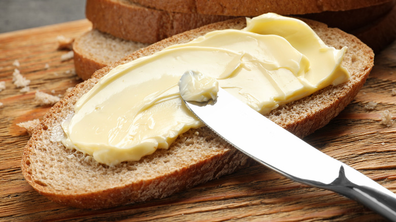 margarine spread on bread