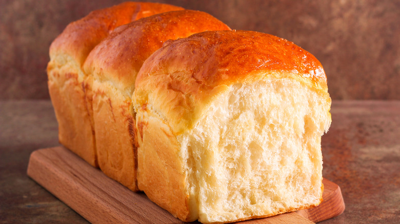 Homemade soft, fluffy white bread 