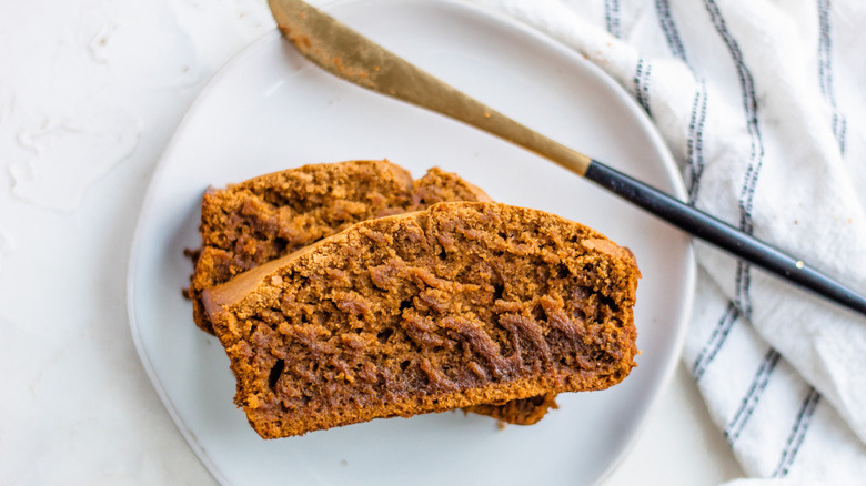 sliced gingerbread loaf cake