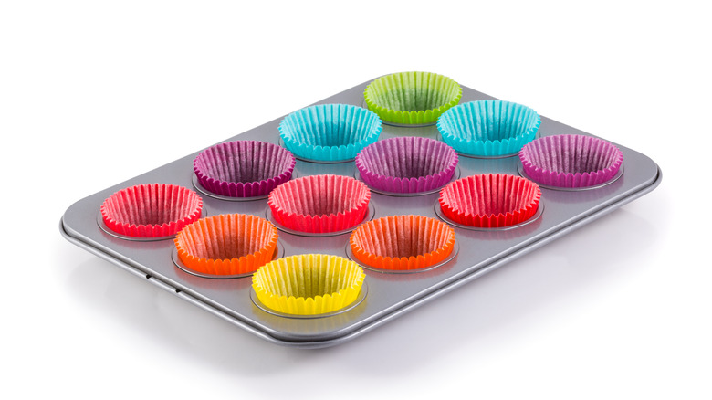 muffin pan with liner