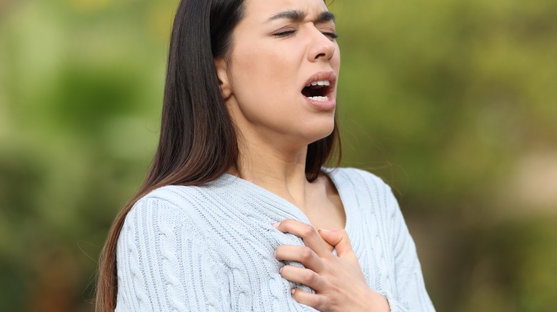woman experiencing chest pain