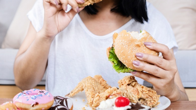 Woman eating fast food 