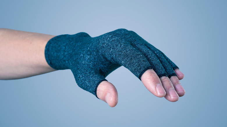 Compression arthritis gloves