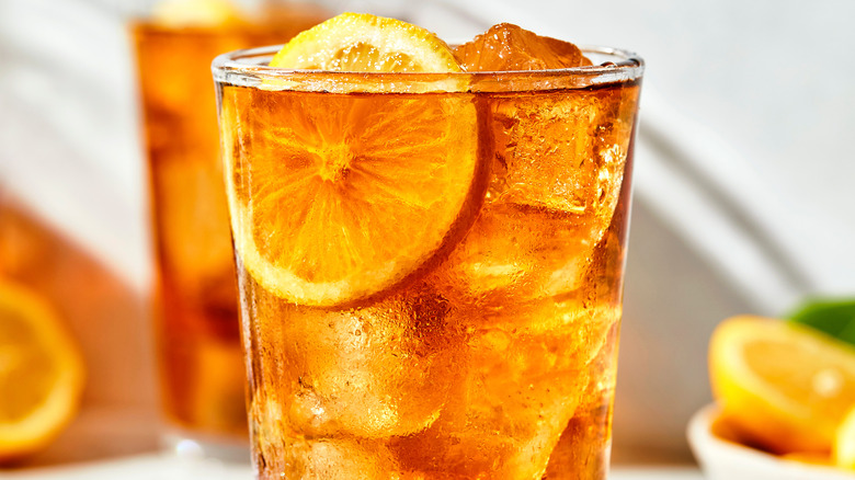 iced tea with lemon