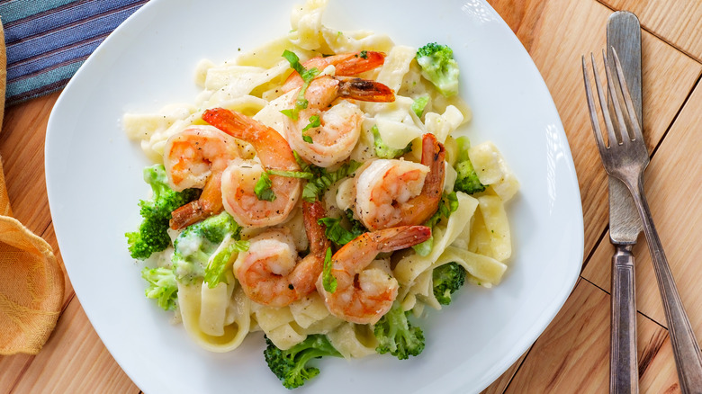 shrimp and broccoli alfredo