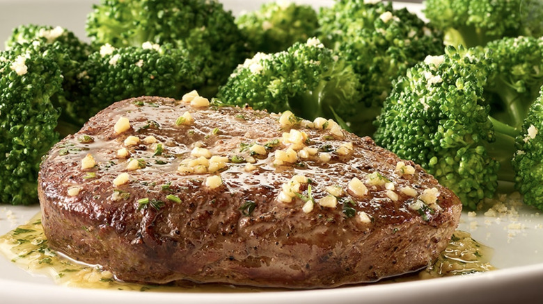 6 oz sirloin with broccoli