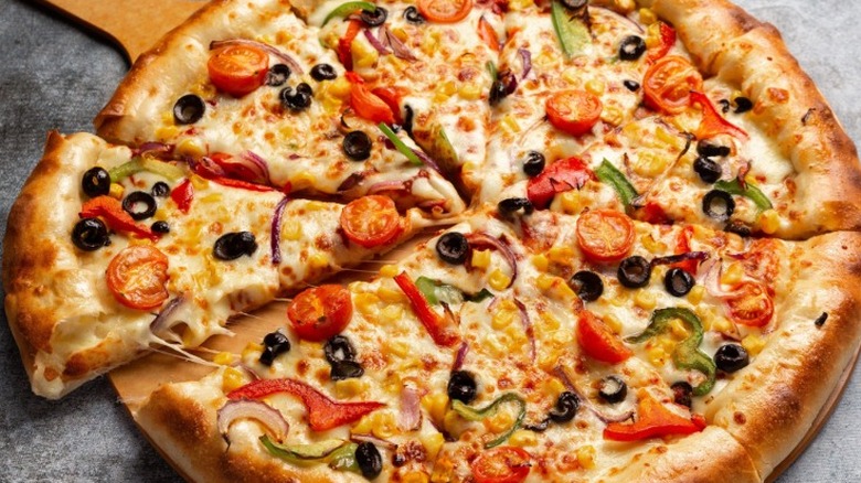 Pizza topped with vegetables