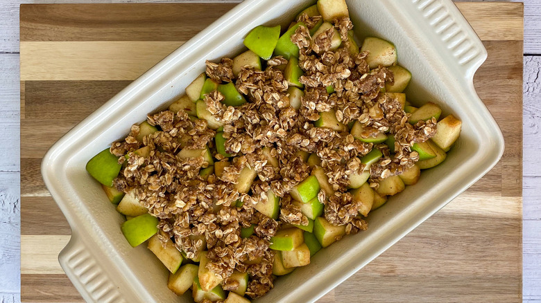 baking dish with healthy apple crisp