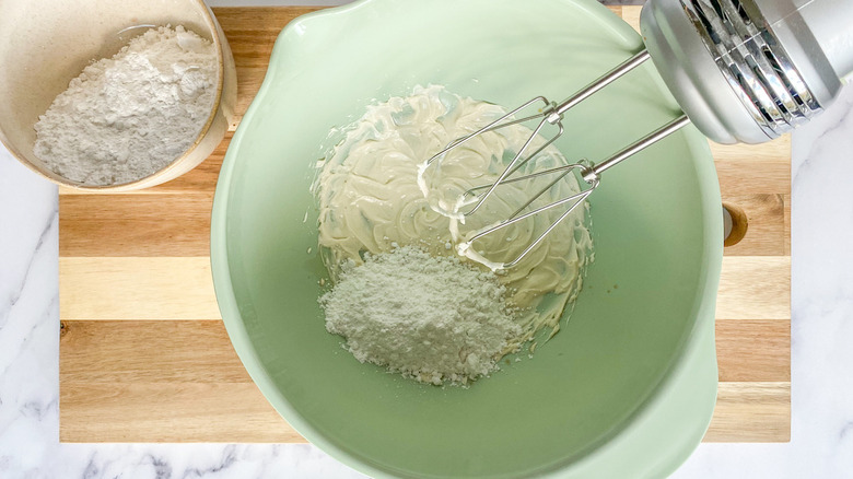 powdered sugar in bowl