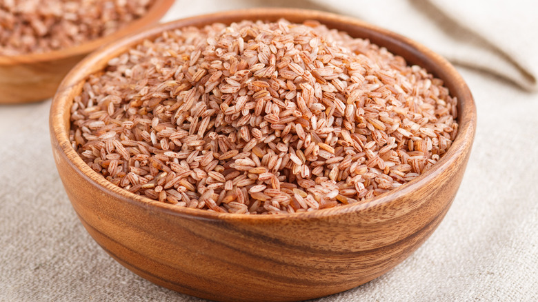 brown rice in wooden bowl