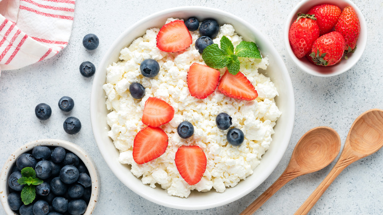 cottage cheese with fruit