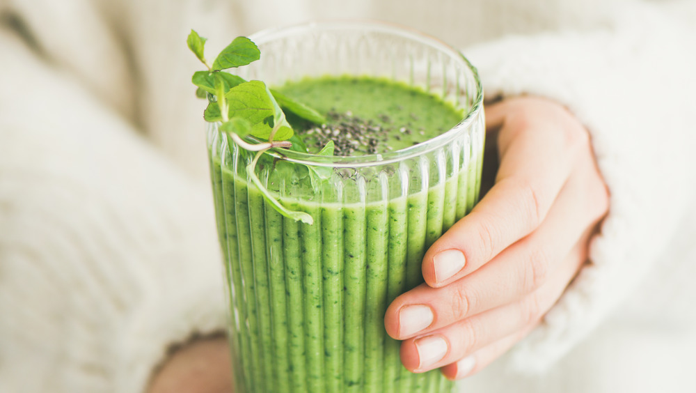 green smoothie with chia seeds