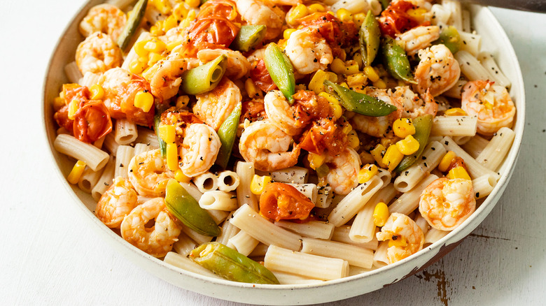 shrimp pasta in bowl