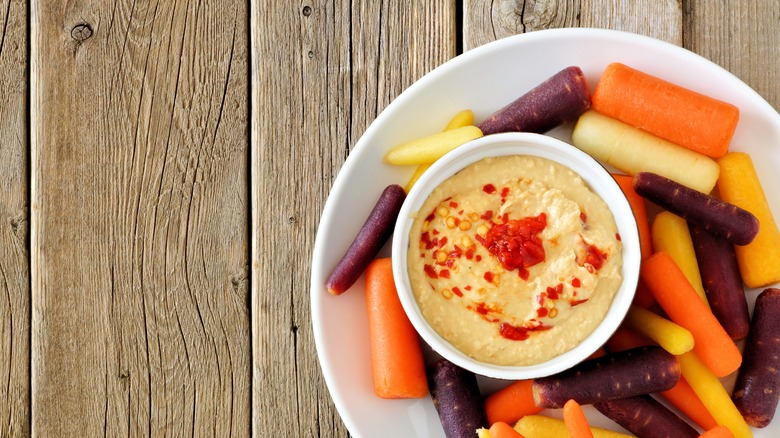 carrots with hummus