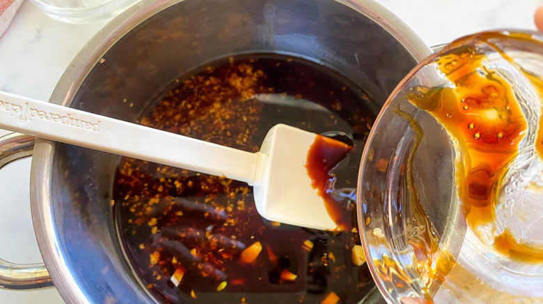 stir fry sauce in pot