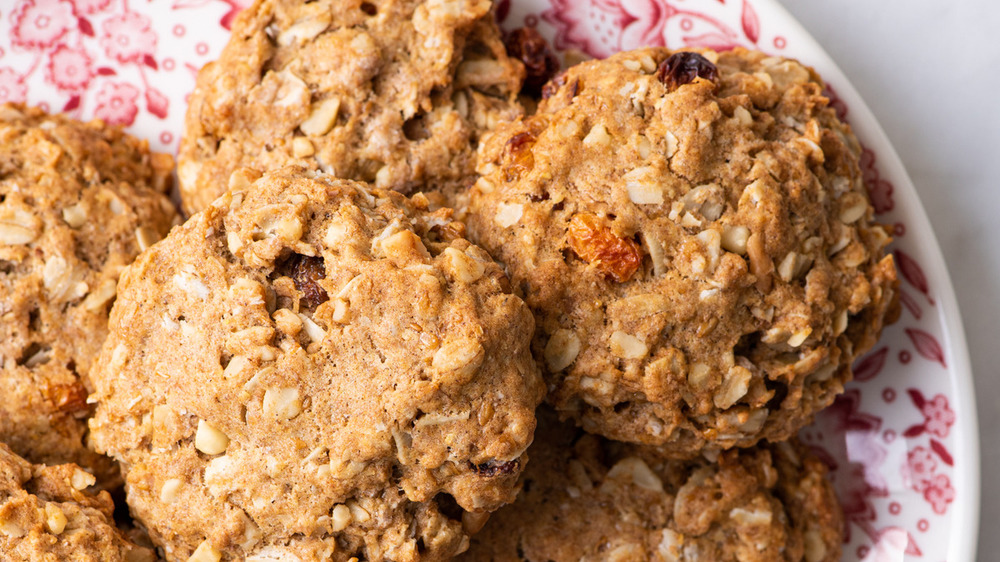 Heart-healthy oatmeal cookies