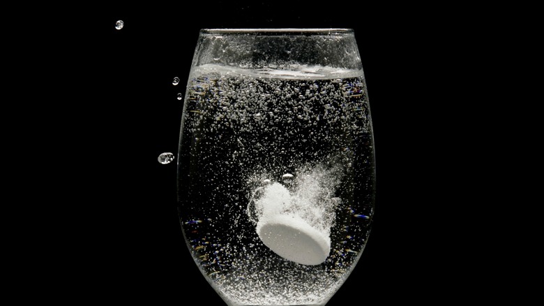 alka seltzer dissolving in water