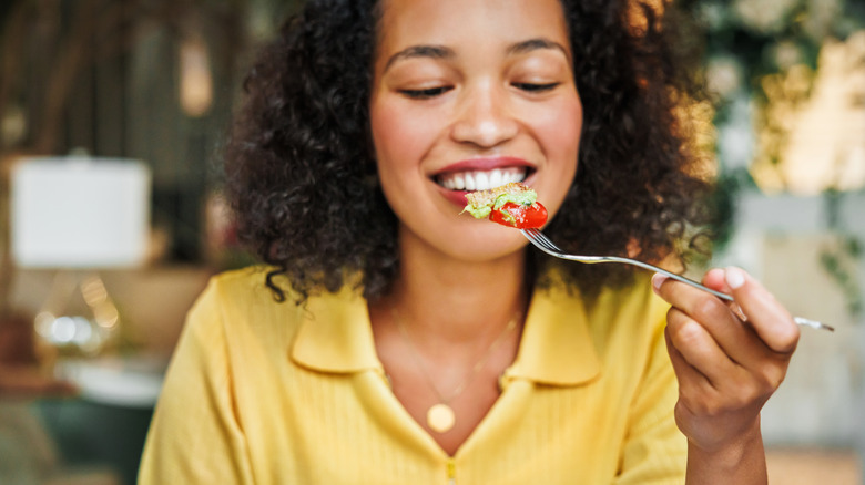 woman eating healthy salad