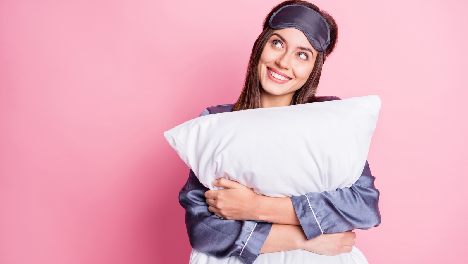 How Often Should You Be Changing Your Pillowcase 