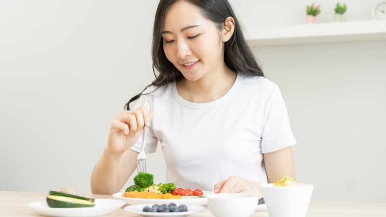 woman eating healthily