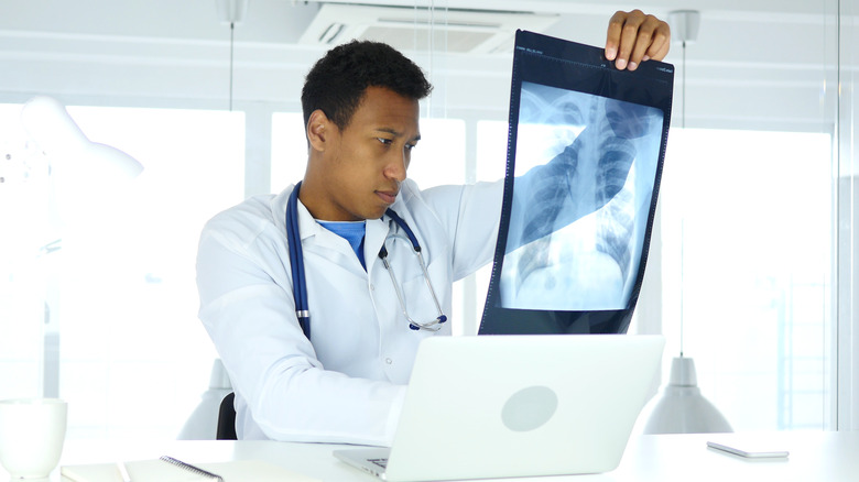 doctor reviewing thoracic xray