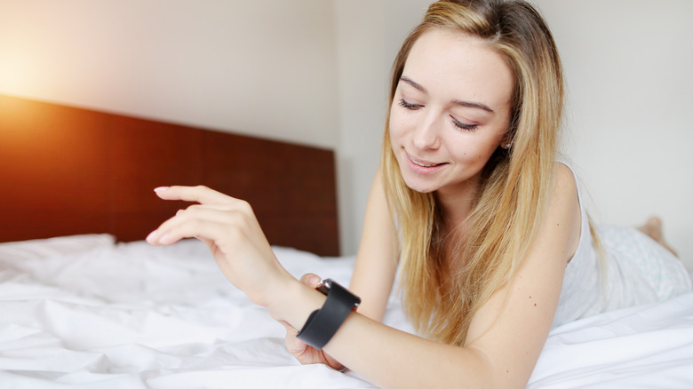 woman tracking her body temperature using Apple Watch