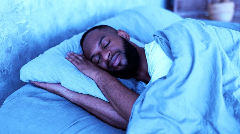 How To Fall Back Asleep If You Wake Up In The Middle Of The Night 