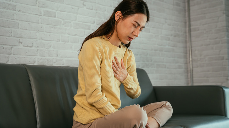 woman feeling pain in chest