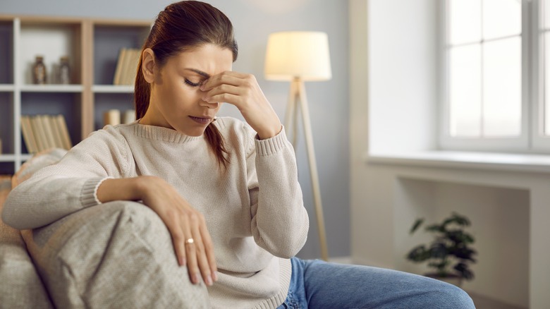 woman feeling dizzy