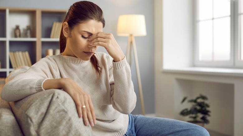 woman feeling dizzy