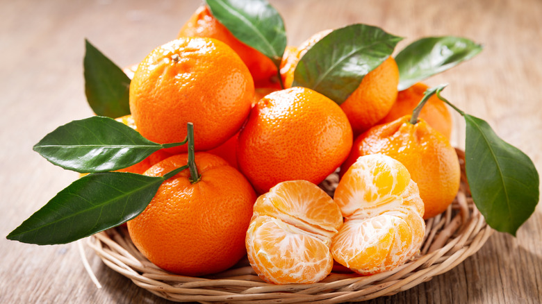 fresh oranges in a bowl